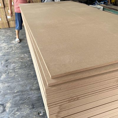 Καθαρό Mdf Ακατέργαστο Λαμινισμένο Melamine Mdf Board 18mm Wood Craft Mdf 3mm 15mm 18mm για εσωτερικούς χώρους