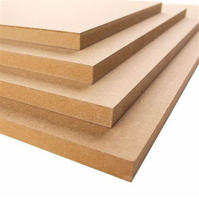 Δυσσωρευτότητα 680-830KG/M3 σκληρές πλάκες 18mm Plain Mdf Raw Wood Fiberboards 1220*2440mm