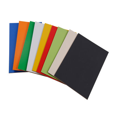 Σκληρές πλάκες Mdf 15mm Λευκό χρώμα μελαμίνης Mdf με πυκνότητα 680-830KG/m3